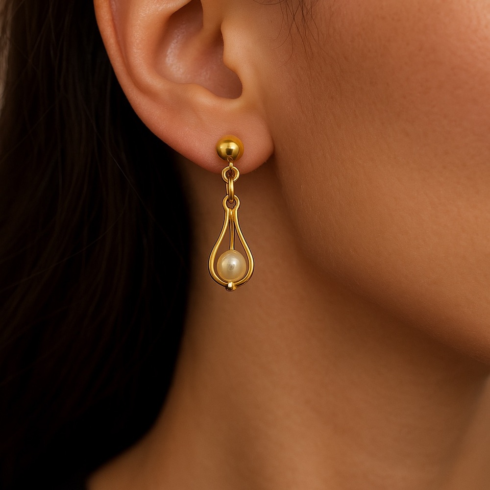 Dangle Earrings pierced goldtone faux pearl 1” long